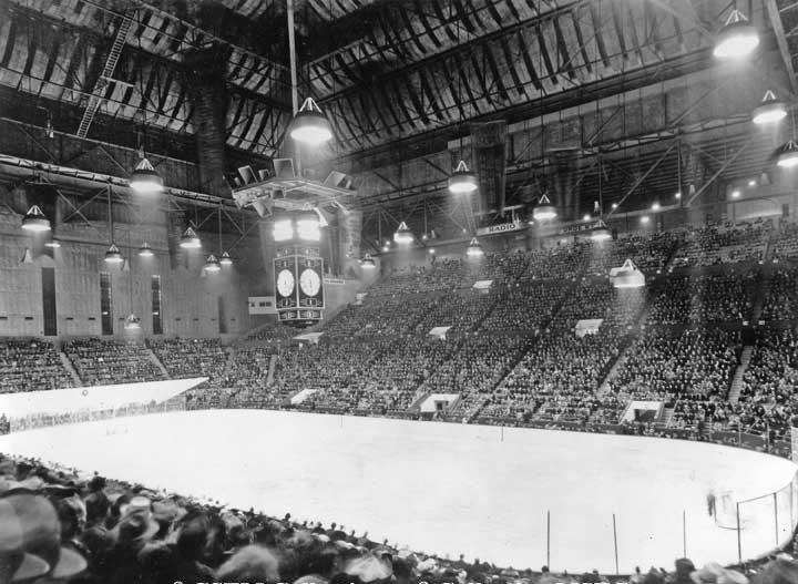 Maple Leaf Gardens (hockey crowd) Toronto
