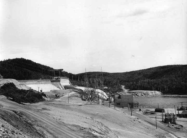 Quebec dam - Log Chute - Rapide-Blanc
