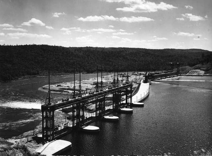 Quebec dam - Log Chute - Rapide-Blanc