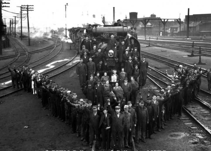 Turcot shop employees grouped around steam locomotive 6220 in the form of a