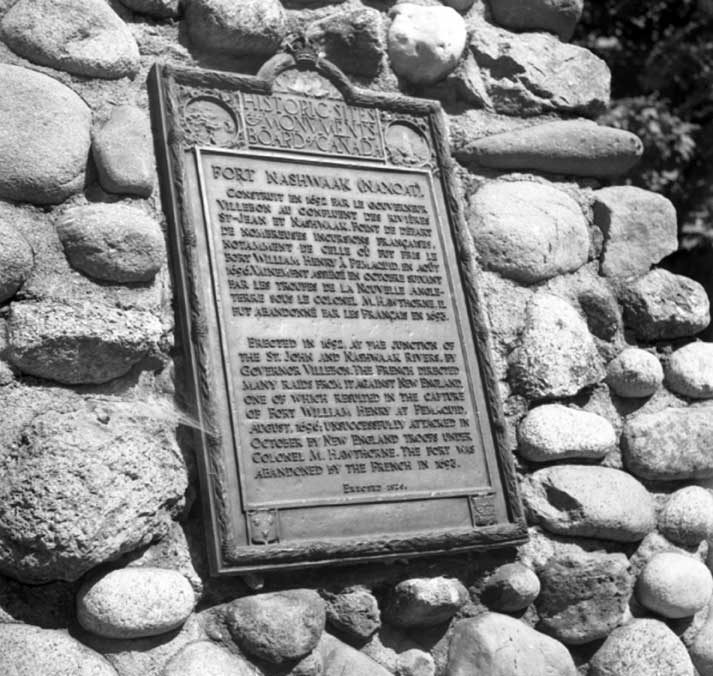 Plaque commemorating historical site of Fort Nashwaak, Fredericton, New Brunswick