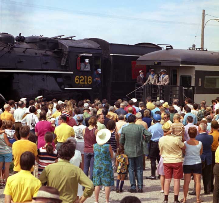 Crowds gathered at Belleville Station to see locomotive no. 6218 on its last run