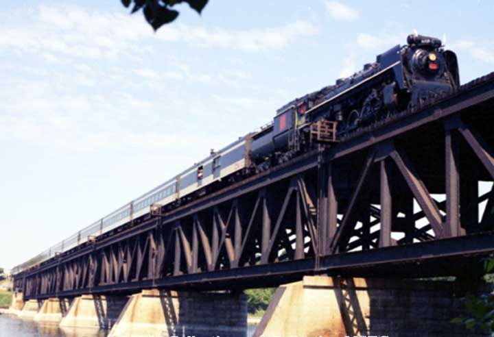 Last run of steam locomotive no.6218 crossing Beloeil Bridge