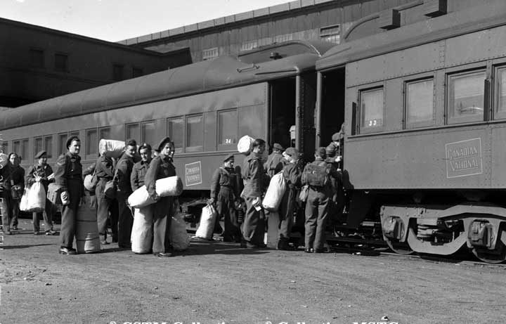 1st Paratroop Division board a troop train home