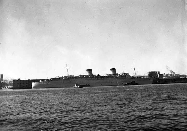 Troop ship S.S. Queen Elizabeth docked at Pier 21, Halifax