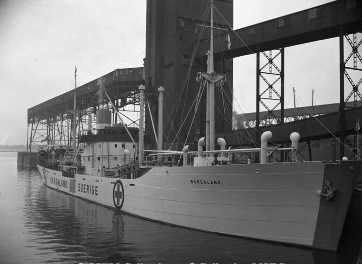 War record - Swedish ships loading grain, Montreal