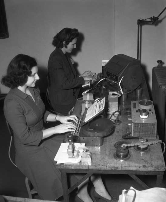 War record - C.N.T. Automatic Telegraph School - Students sending and receiving telegrams