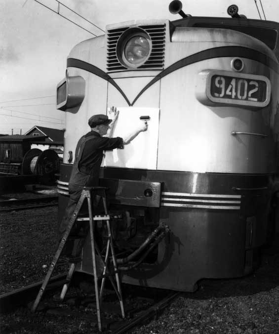Diesel locomotive 9402