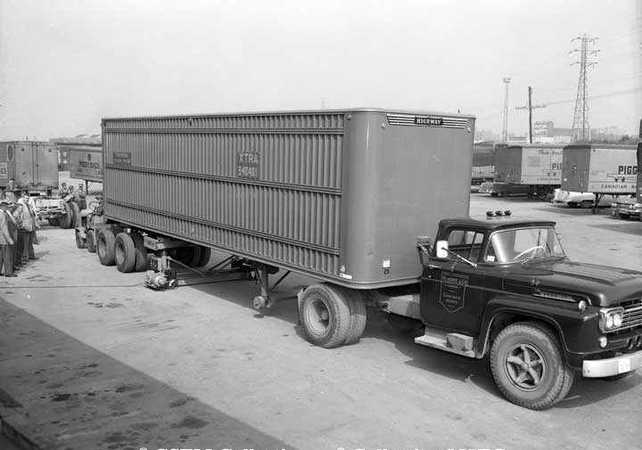 Piggyback equipment at Fleet Street Yards - Toronto, Ont