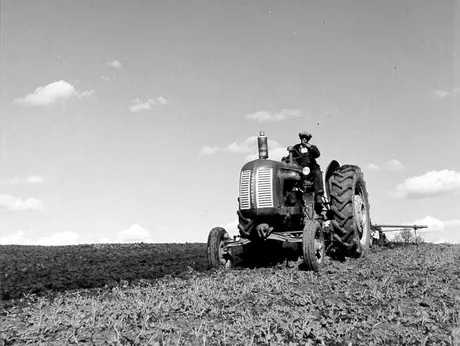 Ploughing with a Cockshutt 40 tractor