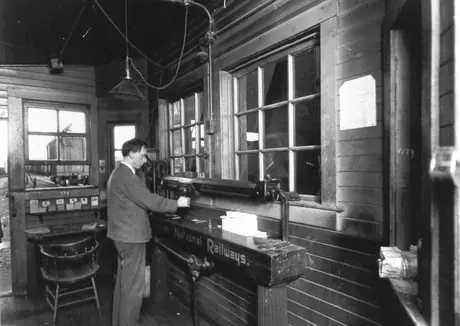 Weighing room, interior : scales