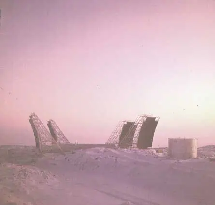 Parabolic radio antennas, tropospheric scatter relay station