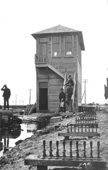 A new interlocking tower on the Grand Trunk Pacific Railway