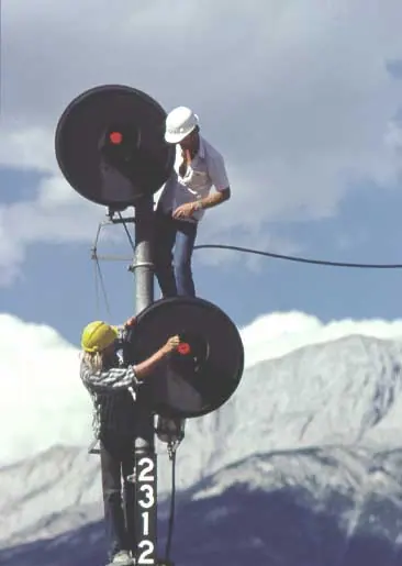 Installation of a mast signal at Henry House