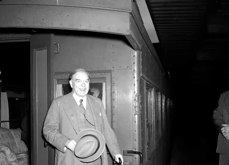 Prime Minister William Lyon Mackenzie King disembarks train