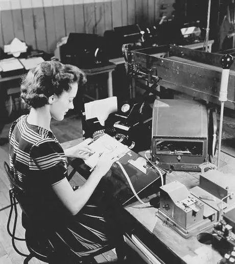 Receiving a telegram on a multiplex machine