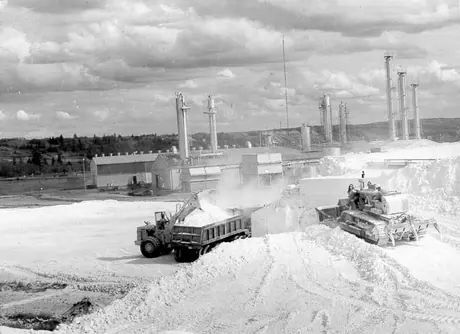 British American Oil Co., loading sulphur
