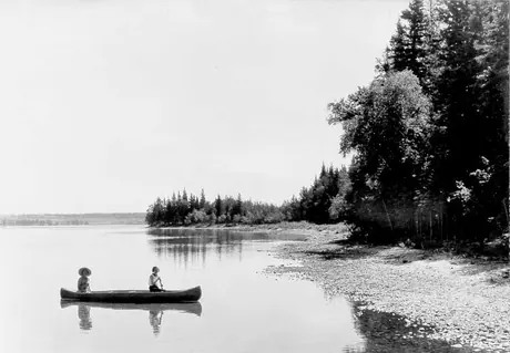 Riding Mountain National Park : canoeing on Clear Lake