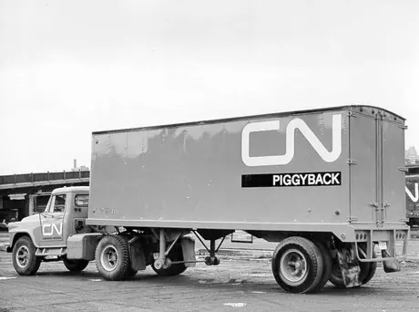 Redesign : new color scheme on piggybacks and trailers