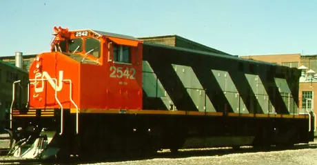 CN diesel-electric locomotive 2542, model M-420, three-quarter view