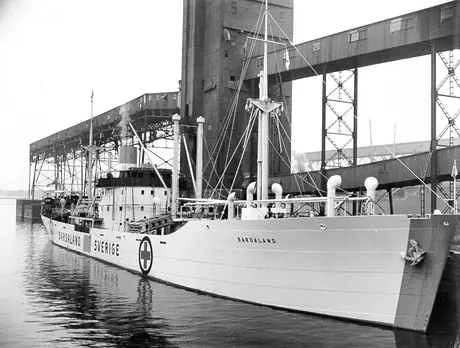 Hospital ship MV Bardaland Sverige being loaded with grain