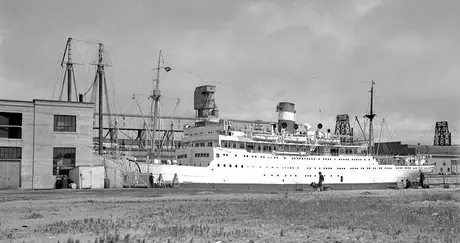 A passenger-carrying Lady Boat being painted