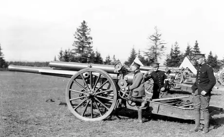 A 60-pounder breech-loading gun at a WWI training camp -- including its full equipment, it weighed close to 4.5 tons