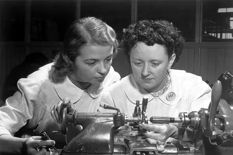 Women working on an aircraft