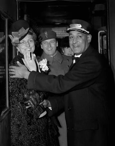 Crown Princess Märtha and Prince Olav V of Norway on a train at Montréal's Central Station