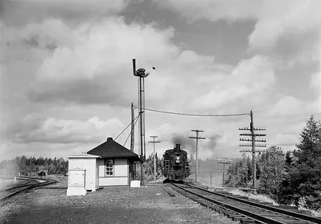Locomotive 5521 passes Centralized Traffic Control Station