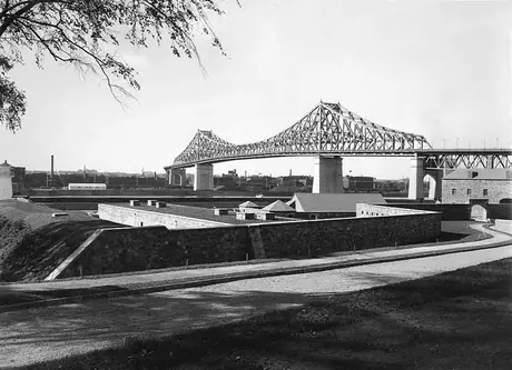 The Jacques-Cartier Bridge and the Fort Île Sante-Hélène