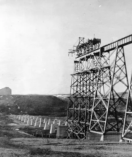 Construction of Battle River bridge for Grand Trunk Pacific Railway Company, false work viewed from south-east