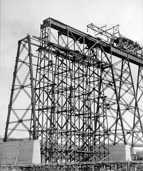 Grand Trunk Pacific Railway Company falsework on Battle River Bridge