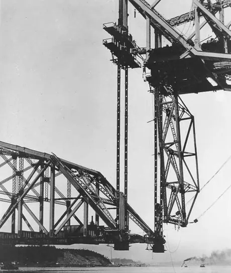Raising the suspended span of Québec bridge