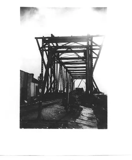 Victoria Bridge reconstruction: erecting a truss at the western end