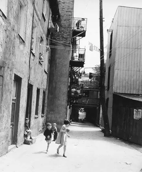 Children playing on Sous-le-Cap Street