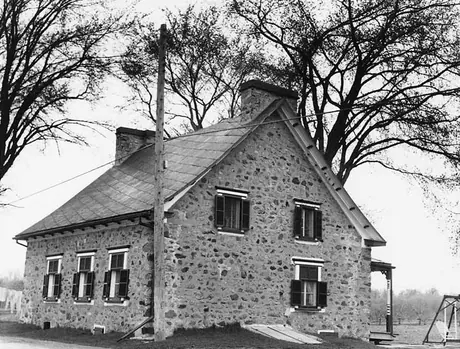 A stone farm house in rural Québec