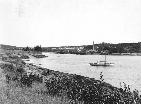 A small motorized fishing schooner mooring in the harbour