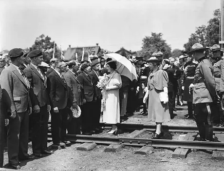 Her Majesty Queen Elizabeth speaks with Canadian World War 1 veterans during the 1939 Royal Tour of Canada