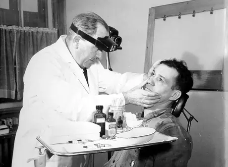 Eye examination at the Moncton CN medical clinic