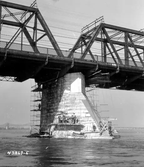Repairing the abutments on the Victoria bridge piers