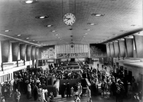 Montreal's Central Station concourse full with passengers
