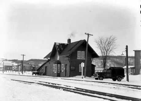 Winter view of St. Sauveur station