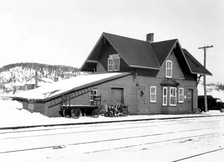 Winter view of St. Sauveur station