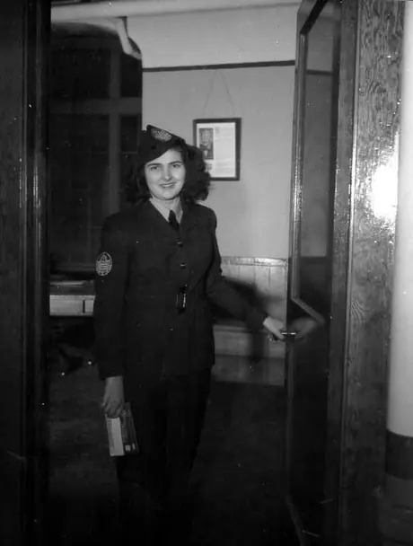 Messengerette in uniform