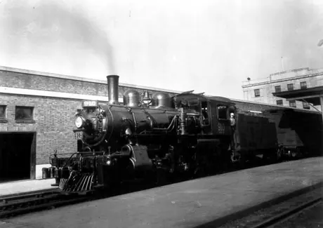Steam locomotive 910 at Hamilton Station