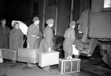 Polish soldiers board a train in Halifax after arriving on the SS Sea Robin
