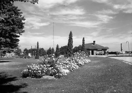 Collingwood Station and adjacent grounds