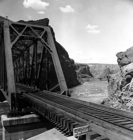 Canadian Northern Railways line running over the Thompson River in Black Canyon