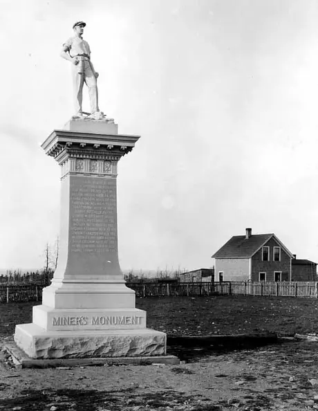 Monument to the memory of the 65 miners who were killed in an underground explosion in no.12 colliery